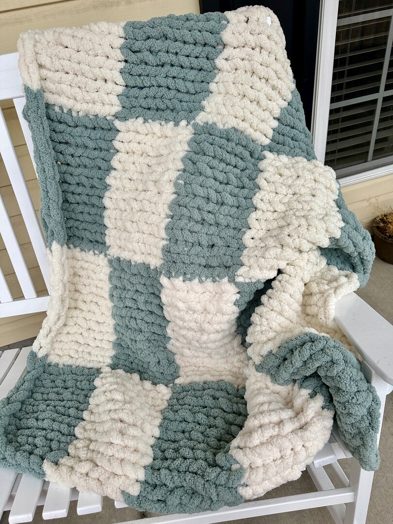 Hand Knit Blanket Pattern How Much Chunky Chenille Yarn For A